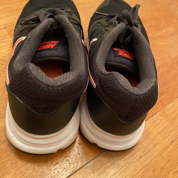 Nike athletic shoes hood condition comfy size 7.5 - Picture 7 of 11